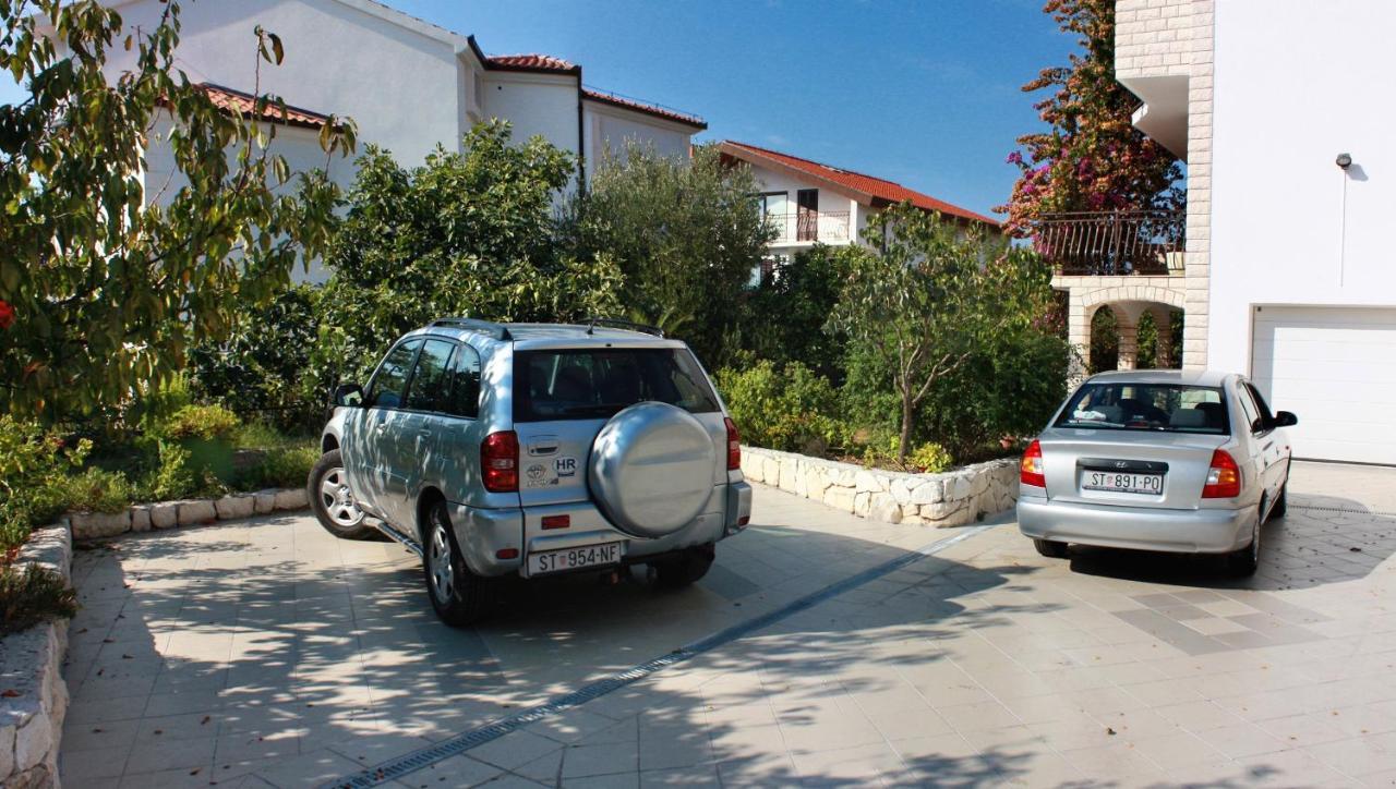 Apartments By The Sea Rastici, Ciovo - 2104 Trogir Kültér fotó