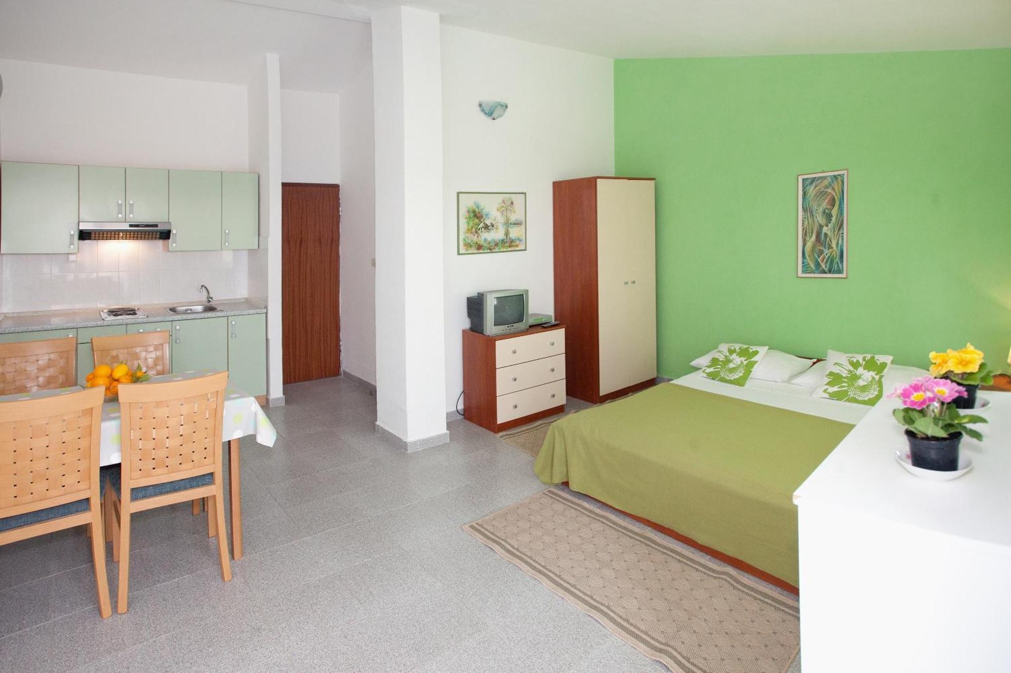 Apartments By The Sea Rastici, Ciovo - 2104 Trogir Szoba fotó